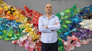 זיו לוי, מנהל מפעל הקפה של שטראוס בלוד. משפחתו (משפחת קוץ) נרצחה ב-7 באוקטובר בכפר עזה זיו לוי, מנהל מפעל הקפה של שטראוס בלוד. משפחתו (משפחת קוץ) נרצחה ב-7 באוקטובר בכפר עזה