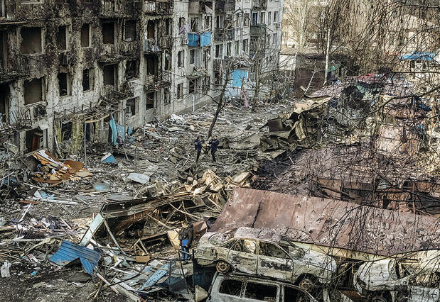 הופקרו מול הטילים. זירת ההרס בעיירה האוקראינית דוברופיל | צילום: Nadia Karpova , רויטרס yk14289047