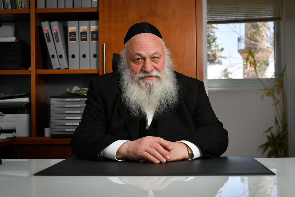 יצחק גולדקנופף, שר הבינוי והשיכון