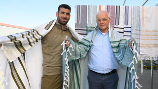 שלמה אברהמי (מימין), מנכ