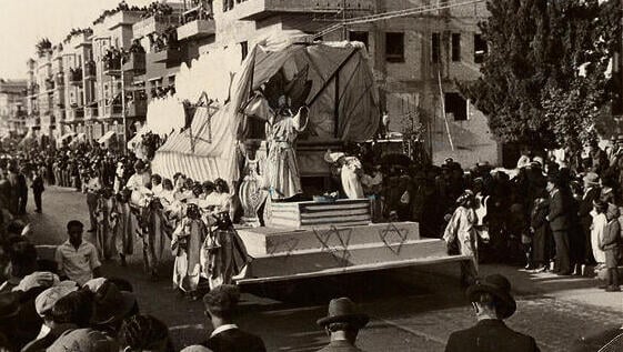 The Adalaidah Procession on Allenby Street, 1934 (Photo: Nurit Bat Yaar Collection) yk14291669