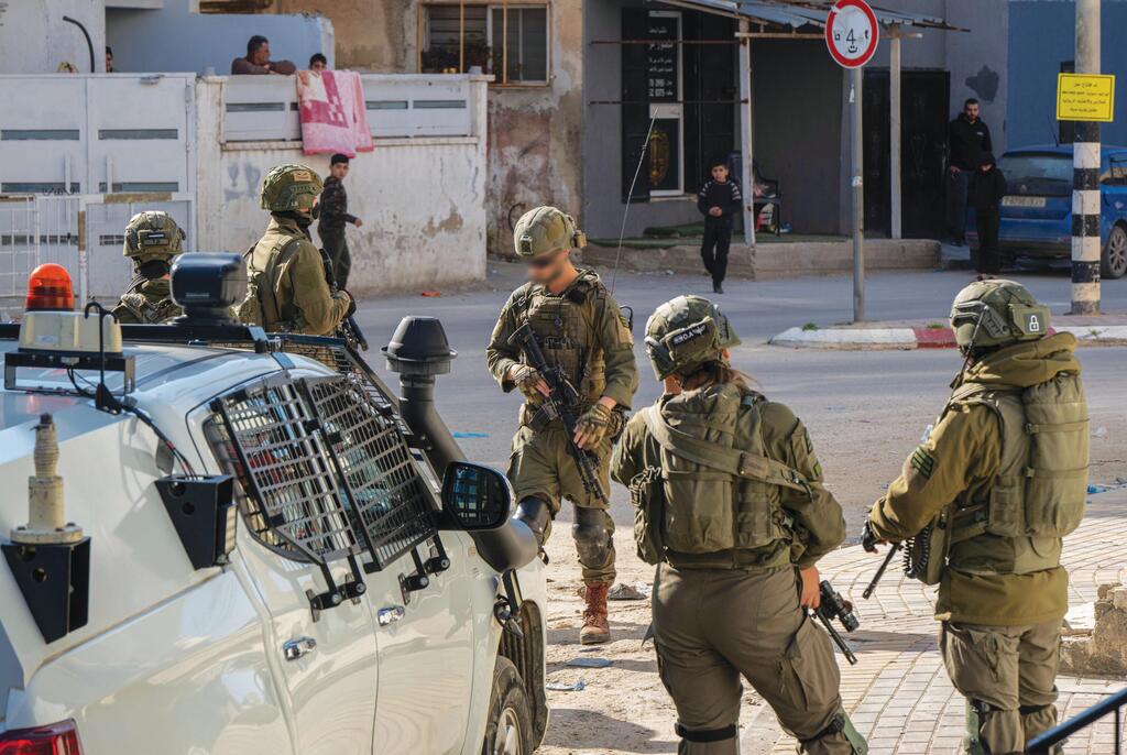 לוחמי גדוד "פנתר" בכפר חבלה (צילום: יובל חן) לוחמי גדוד "פנתר" בכפר חבלה