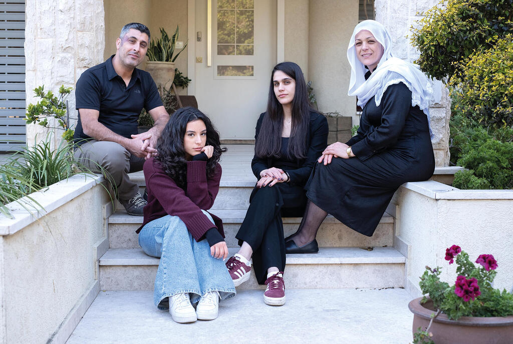 מימין: עולא, הנא, ענבל ואמין | צילום: אסי חיים yk14294464