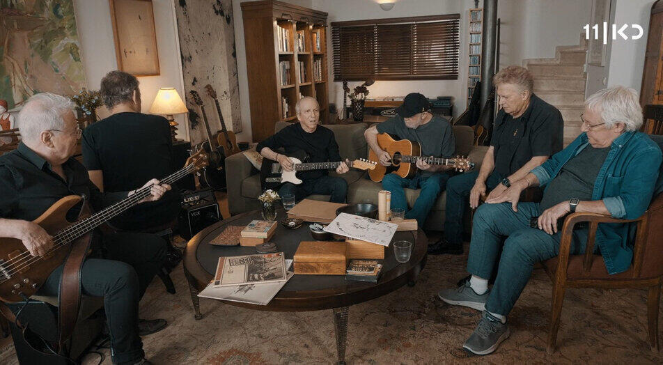 להקה שלא תופסת את עצמה ברצינות. כוורת yk14296443