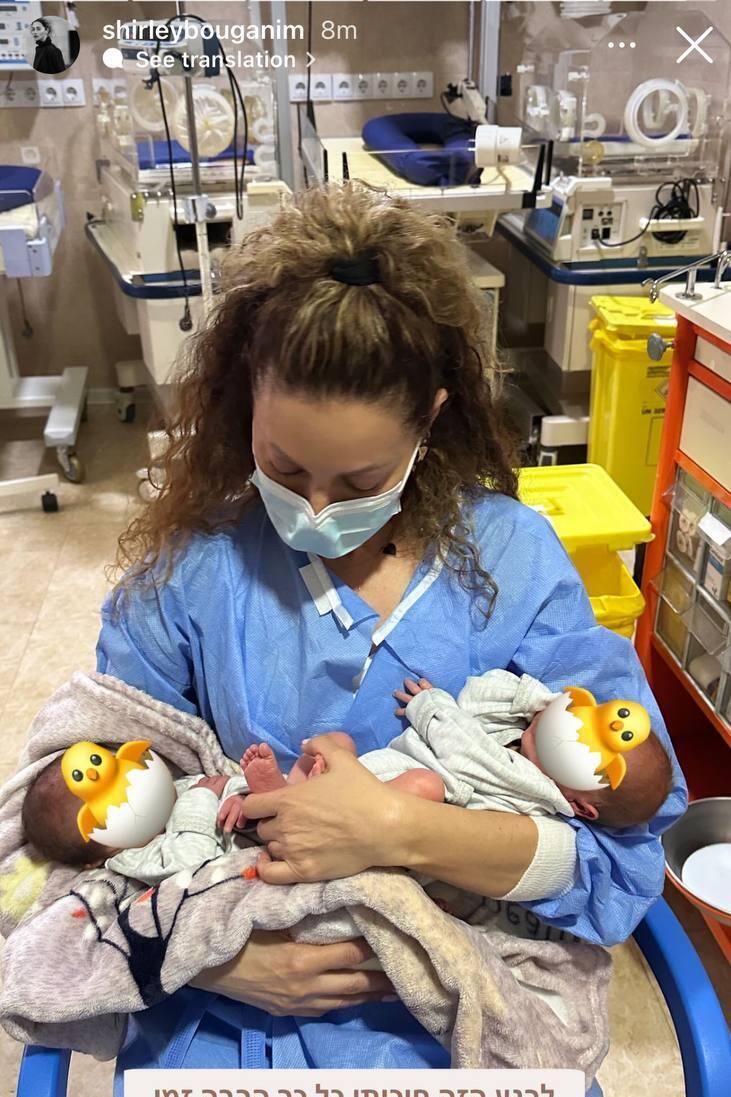 "לרגע הזה חיכיתי כל כך הרבה זמן". שירלי בוגנים (צילום מסך: אינסטגרם ) שירלי בוגנים תמונה ראשונה עם התאומים