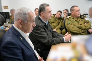 ראש הממשלה בנימין נתניהו קיים הערכת מצב ביטחונית בקריה בתל-אביב עם שר הביטחון ישראל כ״ץ וראשי מערכת הביטחון