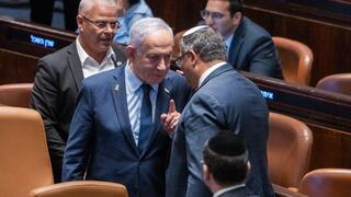 רה"מ בנימין נתניהו ואיתמר בן גביר במליאת הכנסת - השבעתו של בן גביר לחזרה לממשלה