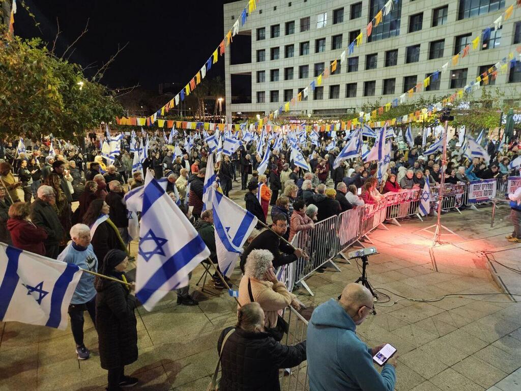 הפגנה בהרצליה נגד הממשלה