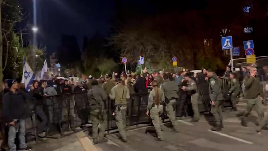 מפגינים בדרך לרחוב עזה בירושלים, להפגין מול בית רה"מ