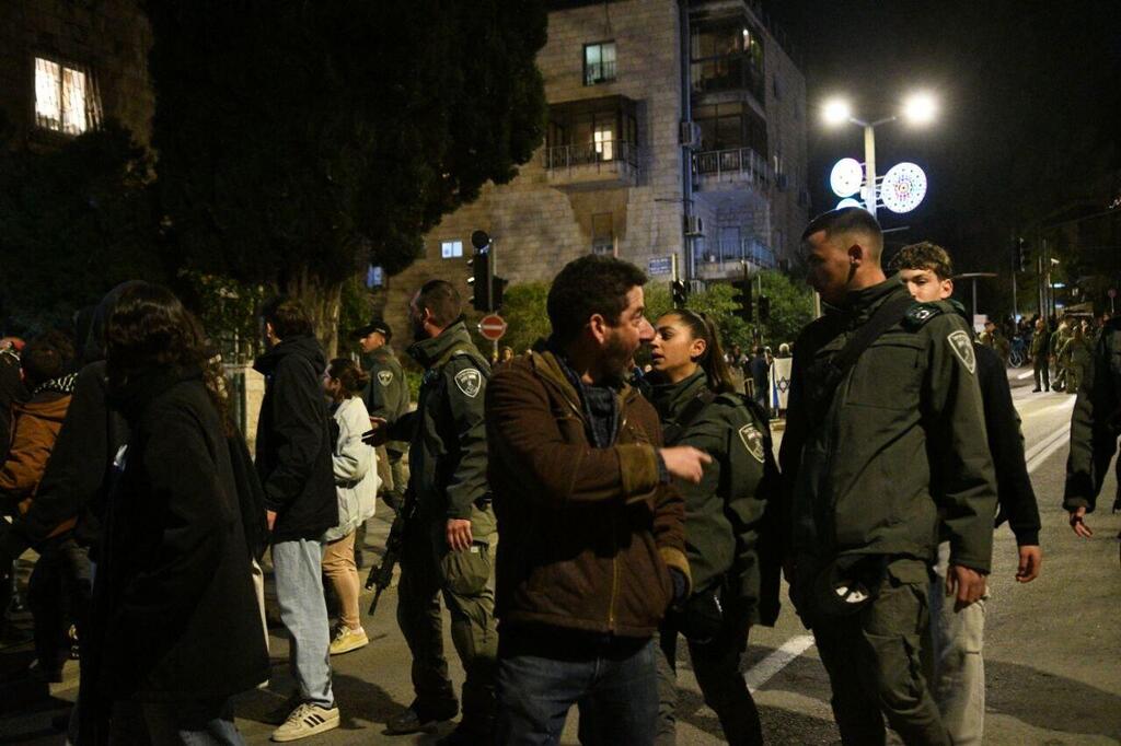 מפגינים בדרך לרחוב עזה בירושלים, להפגין מול בית רה"מ