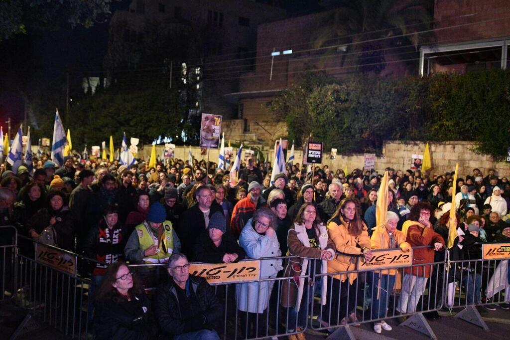 צעדה מכיכר ציון לכיכר פריז בירושלים במחאה נגד הממשלה ולהחזרת החטופים