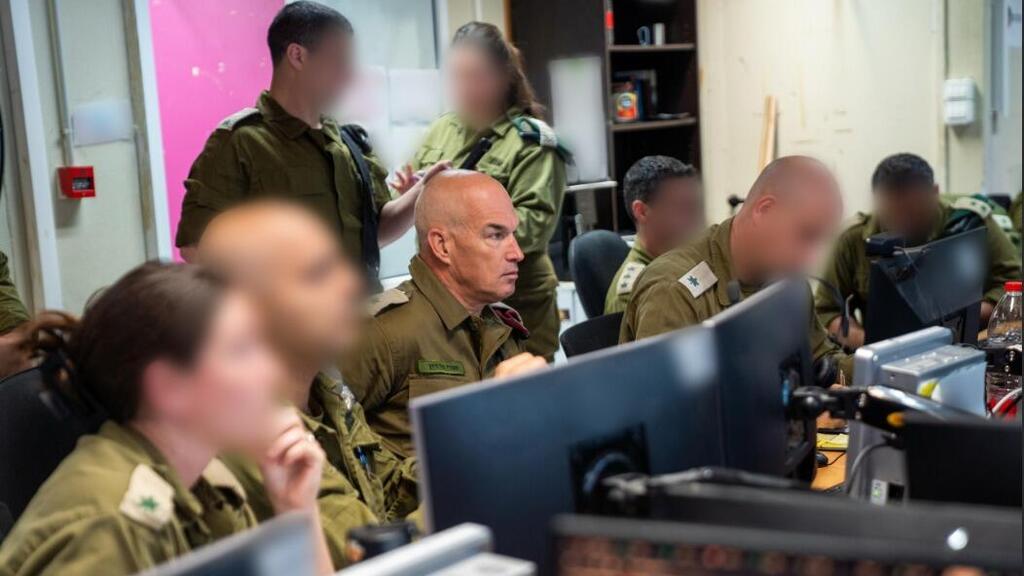 מפקד פיקוד הצפון, אלוף אורי גורדין, במהלך התקיפות (צילום: דובר צה"ל) מפקד פיקוד הצפון, אלוף אורי גורדין, במהלך תקיפות צה״ל בדרום לבנון