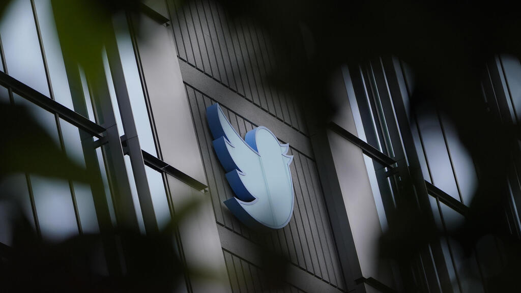 AP_Twitter_Logo_Auction_47562--d0f0b584151.jpg