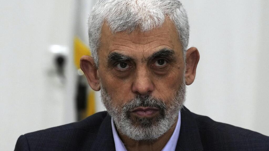 "מתכנן הפתעה גדולה". יחיא סינוואר (צילום: Adel Hana, AP) יחיא סינוואר