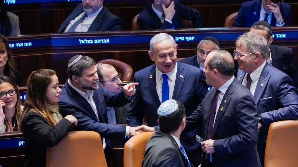 Prime Minister Benjamin Netanyahu congratulated after passage of the 2025 state budget (Photo: Shilo Shalom) ראש הממשלה בימין נתניהו במליאת הכנסת