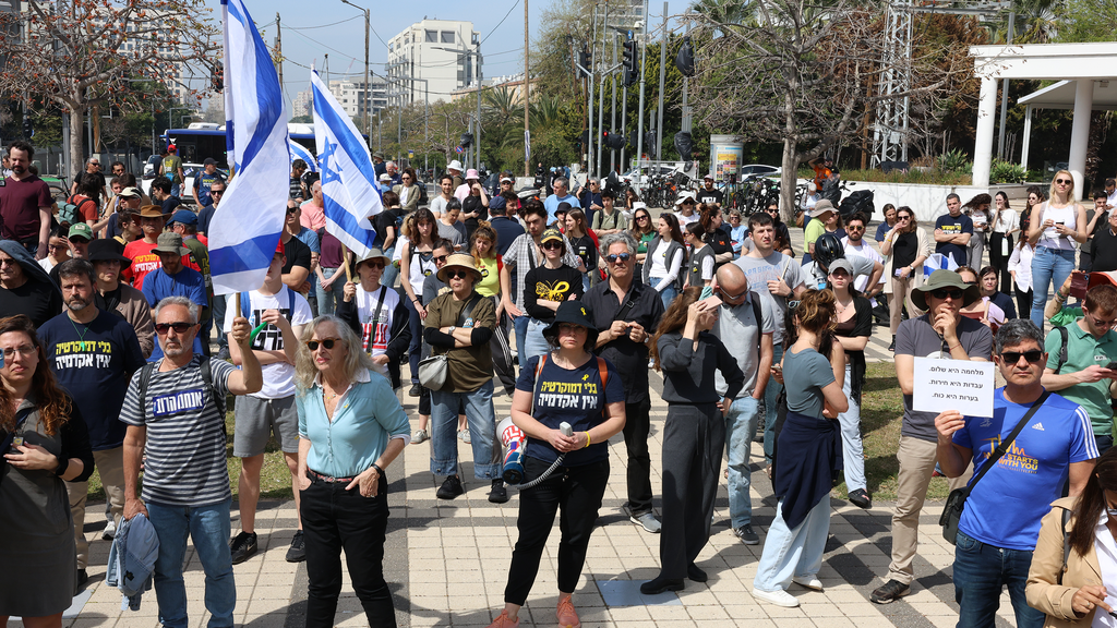 ההפגנה באוניברסיטת תל אביב (צילום: שאול גולן ) הפגנה נגד הממשלה באוניברסיטת תל אביב