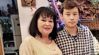 ואדים קים יחד עם סבתו טטיאנה ואדים קים יחד עם סבתו טטיאנה