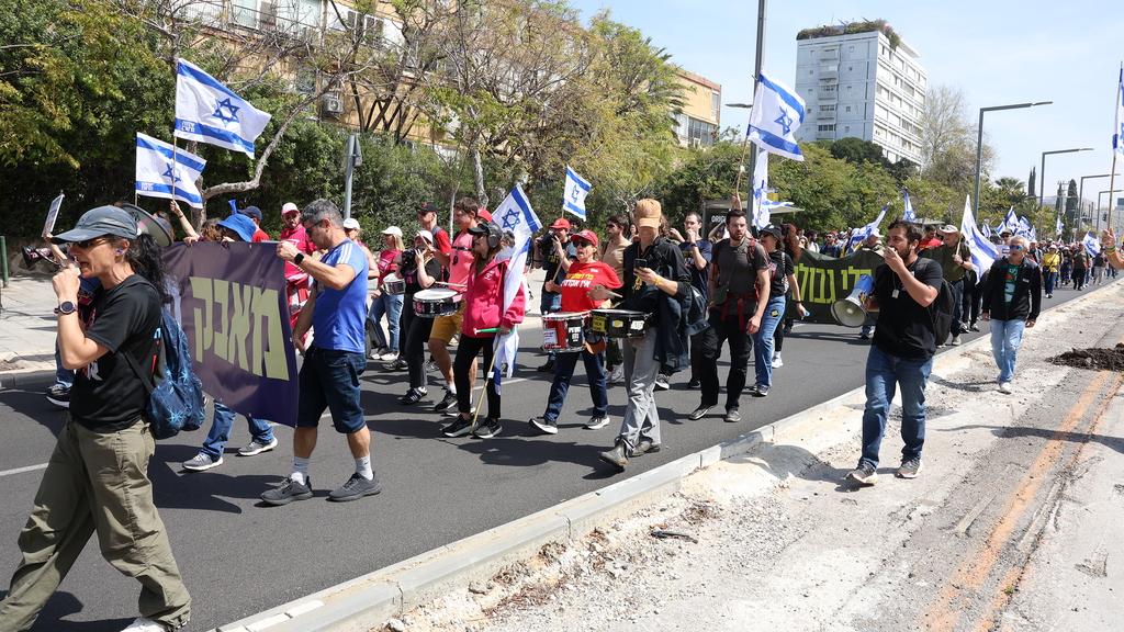 צילום: שאול גולן צעדת מחאה נגד הממשלה מאוניברסיטת תל אביב לרכבת