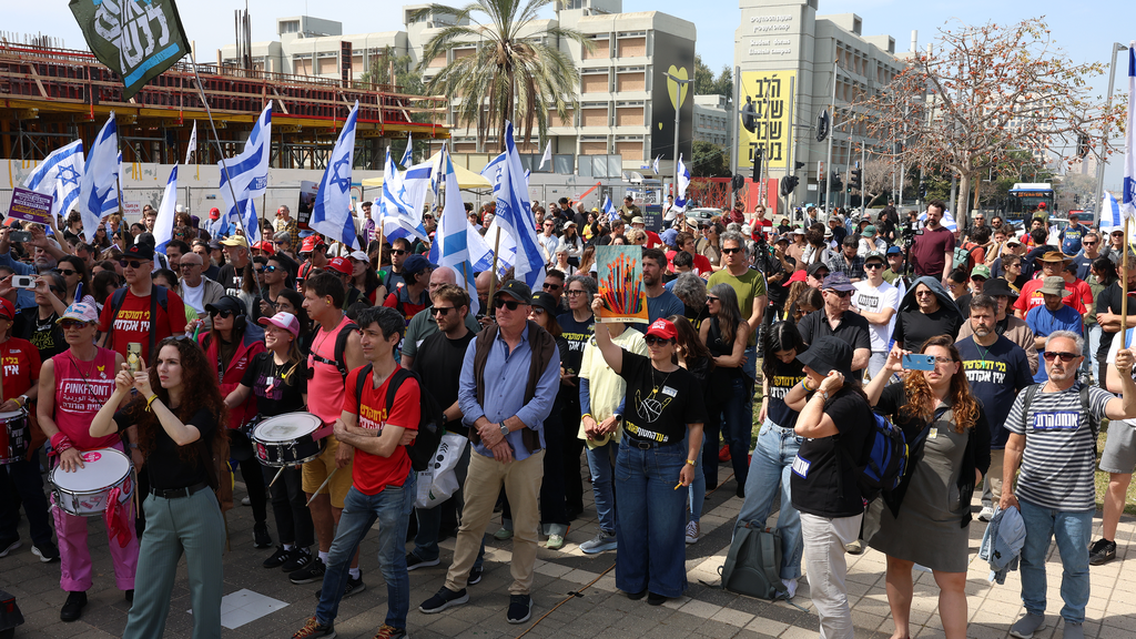 ההפגנה באוניברסיטת תל אביב (צילום: שאול גולן ) הפגנה נגד הממשלה באוניברסיטת תל אביב