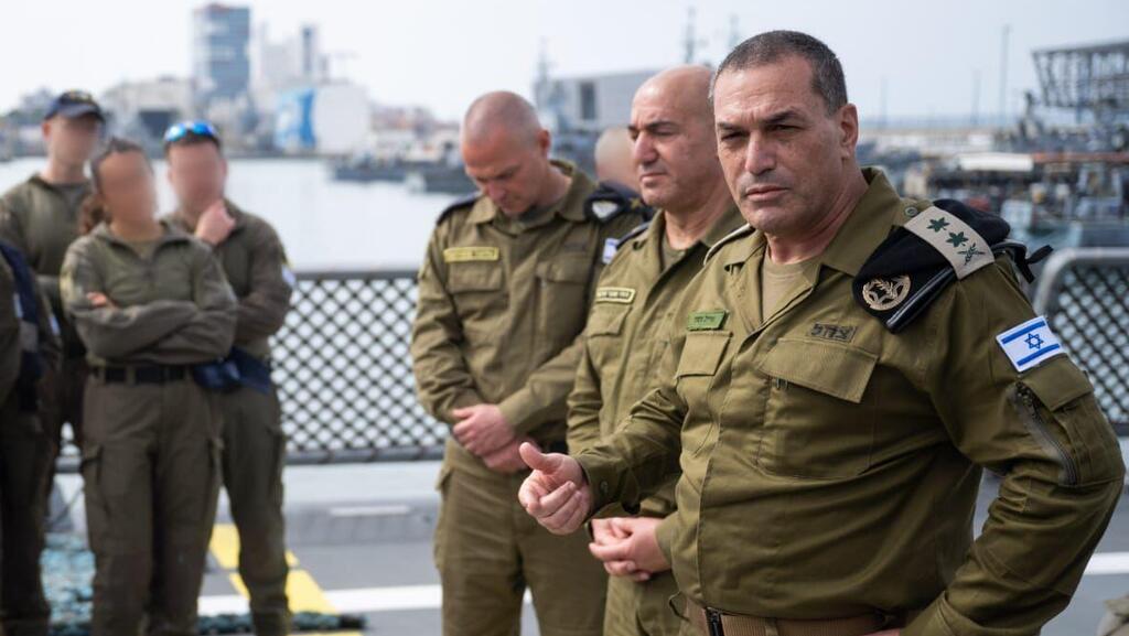 זמיר. הזהיר מהתבססות רק על לוחמי צה"ל במהלך מול חמאס (צילום: דובר צה"ל ) הרמטכ״ל, רב-אלוף אייל זמיר, בביקור בבסיס חיל הים בחיפה