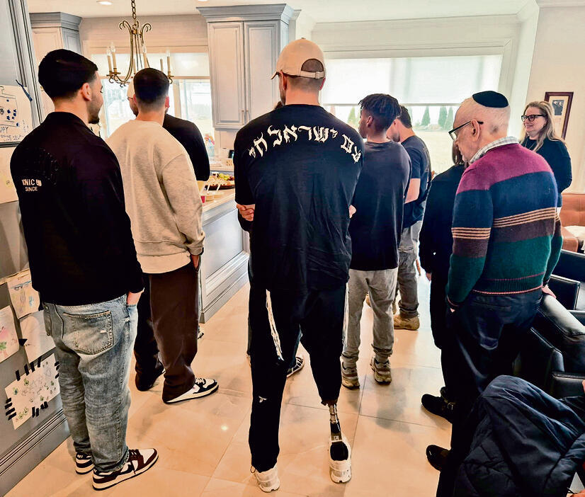 חיילים פצועים מתארחים בבית בניו ג'רזי yk14309904