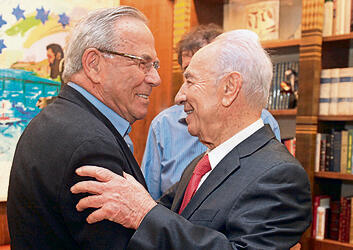 סטף ורטהיימר בפגישה עם שמעון פרס | צילום: עמית שאבי yk14311369