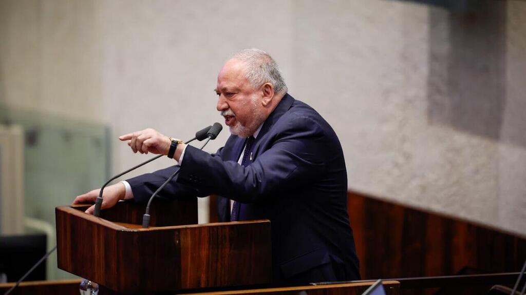 "פוליטיקאים ימנו שופטים כמו עוד ג'וב לחבר מרכז". ליברמן (צילום: נועם מושקוביץ / דוברות הכנסת) הצבעת חוק יסוד השפיטה במליאת הכנסת