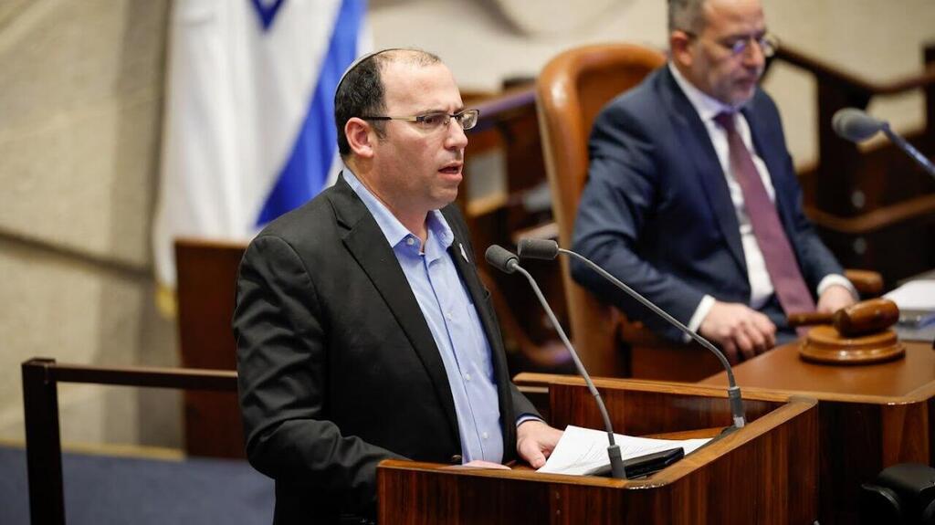 יו"ר ועדת החוקה שמחה רוטמן (צילום: נועם מושקוביץ / דוברות הכנסת) הצבעת חוק יסוד השפיטה במליאת הכנסת