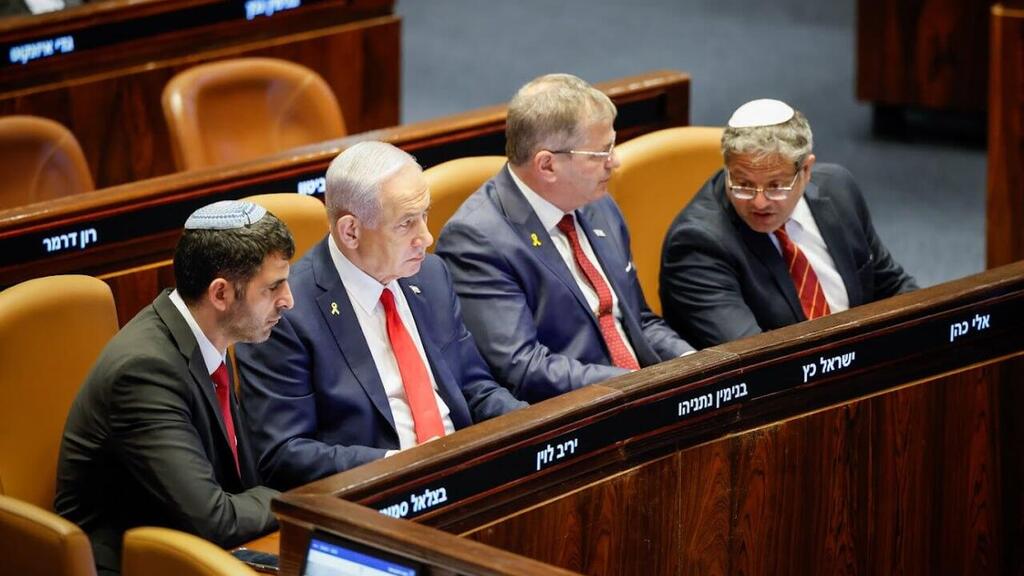 נתניהו והשרים בן גביר, קיש וקרעי במהלך ההצבעה (צילום: נועם מושקוביץ / דוברות הכנסת) הצבעת חוק יסוד השפיטה במליאת הכנסת