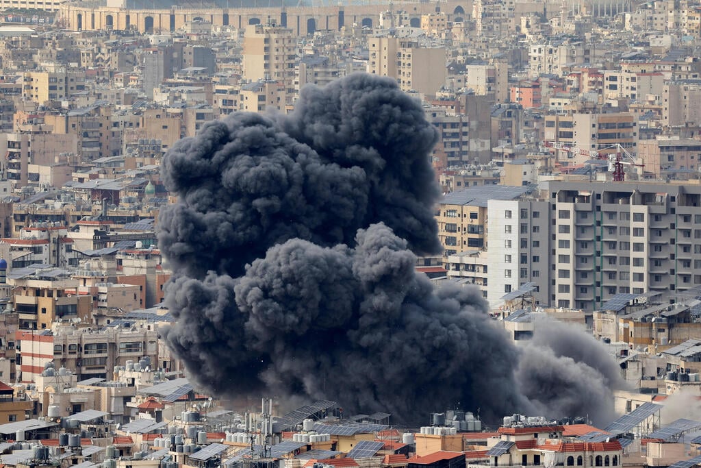 צה"ל תוקף בדאחייה של ביירות (צילום: REUTERS/Mohamed Azakir) תקיפת צה"ל בדאחייה