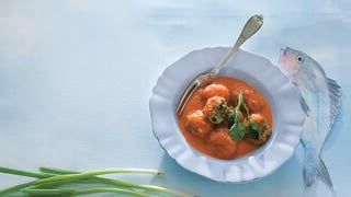   קציצות דגים ברוטב עגבניות