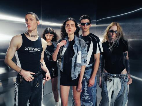 קולקציית XENIC - מונח ביוונית שפירושו זר, לא מוגדר, ומשמש לתיאור אנשים שזהותם המגדרית אינה תואמת דפוס של בינאריות מגדרית קולקציית XENIC - מונח ביוונית שפירושו זר, לא מוגדר, ומשמש לתיאור אנשים שזהותם המגדרית אינה תואמת דפוס של בינאריות מגדרית