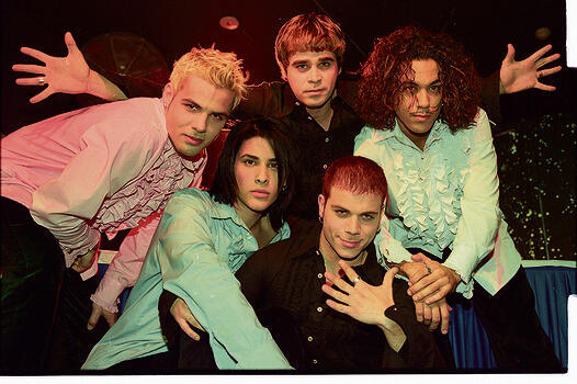 שחר (מימין) בהיי פייב, .1997 "אלמנטים שלא מתחברים" | צילום: אורן אגמון yk14318960