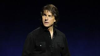 טום קרוז במחווה לוואל קילמר בכנס סינמה-קון טום קרוז