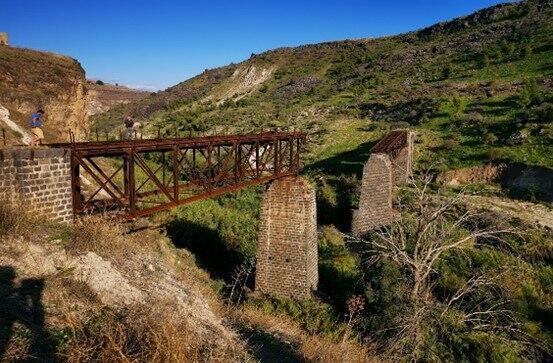 The El-Hama Bridge (Photo: Levna Shalev) גשר אל-חמה על גדות הירמוך