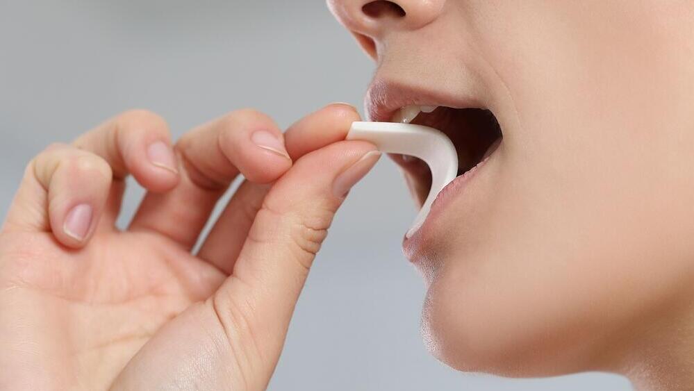 נמצא במסטיקים. אריתריטול (צילום: Shutterstock) לעיסת מסטיק