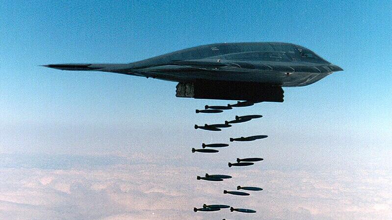 B-2 stealth bomber (Photo: United States Air Force) B-2 מפציץ אסטרטגי של ארה"ב בתרגיל משנת 1994