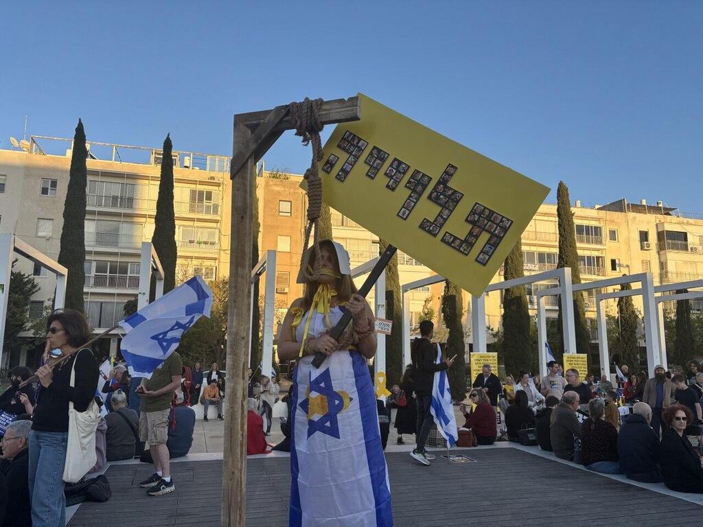 צילום: מאיר תורג'מן עצרת מחאה בכיכר הבימה בתל אביב