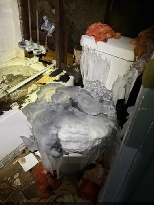 Neglect in apartments (Photo: Aurora Municipality) ההזנחה בדירות
