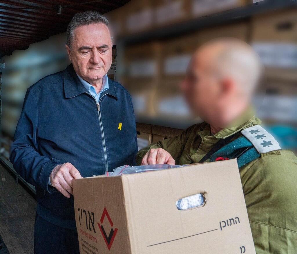 Defense Minister Israel Katz visits AMSHAT (Photo: Defense Ministry) שר הביטחון ישראל כ"ץ חושף לראשונה את התכתובות בין איראן לבין דף וסינוואר