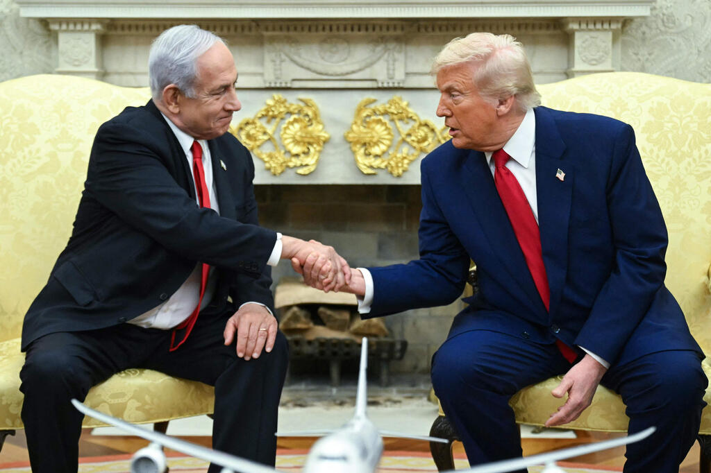ראש הממשלה בנימין נתניהו ונשיא ארה"ב דונלד טראמפ בחדר הסגול (צילום:SAUL LOEB / AFP) ראש הממשלה בנימין נתניהו ונשיא ארה"ב דונלד טראמפ בחדר הסגול