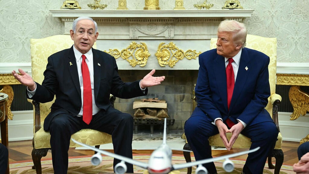 Benjamin Netanyahu and Donald Trump at the White House earlier this year (Photo: Saul Loeb / AFP) ראש הממשלה בנימין נתניהו ונשיא ארה"ב דונלד טראמפ בחדר הסגול