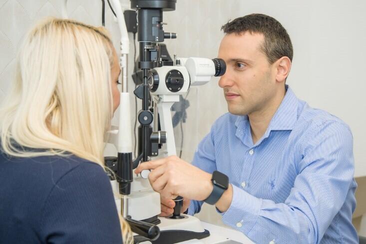 ד"ר אפרים ברק, מומחה קטרקט ורשתית