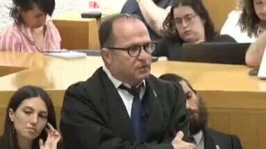 עו"ד איציק בונצל, אב שכול, מדבר בדיון בבג"ץ בעתירות לפיטורי ראש השב"כ רונן בר