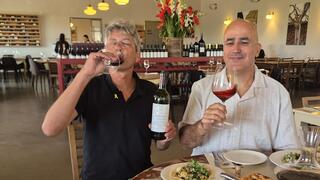 טעימת יין במסעדת כרמים