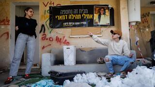 זיו קורן התלווה לאמילי דמארי ורומי גונן בחיים שאחרי השבי