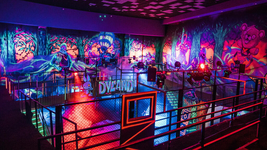 כמו משחק מחשב. דילנד (צילום: באבלגאם) דילנד מתחם הגיימינג של דילן דרור