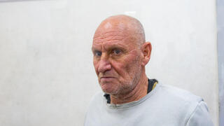 הארכת מעצרם של בועז שר ובנו המואשמים בתקיפת כלב של שכנה לבניין