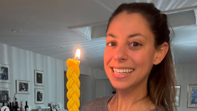 Das nicht-jüdische Kindermädchen der sozialen Medien konvertiert zum ...