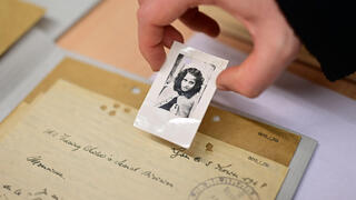 תמונה של ילדה שחיה בתקופת השואה